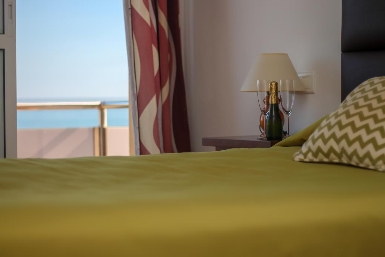בנאחראפה Hostal Esperanza מראה חיצוני תמונה